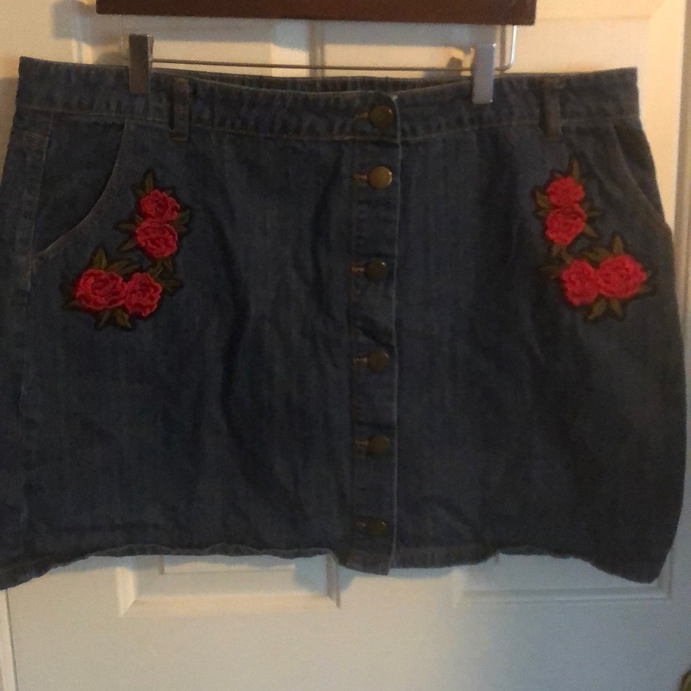 Forever 21 embroidered denim skirt